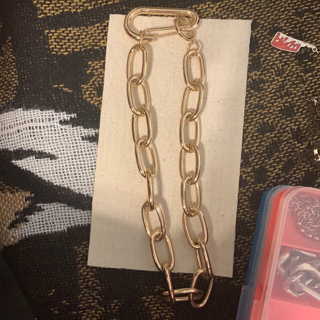 Gold Choker 11$